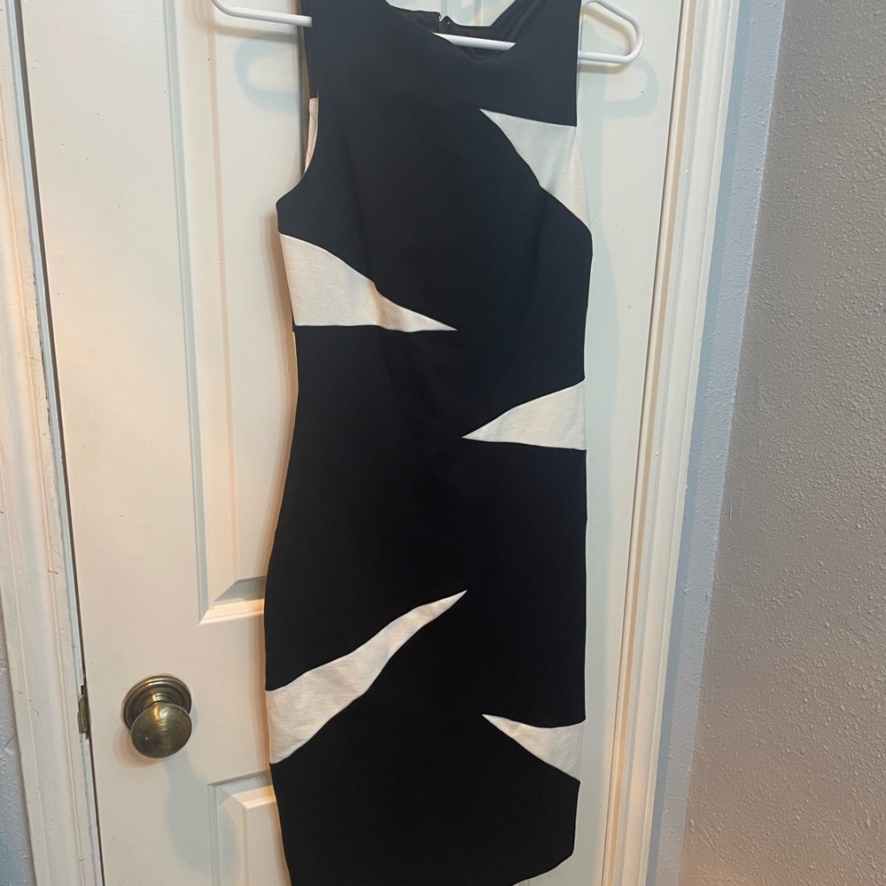 Cache Black and White Sleeveless Dress - Picture 1 of 6